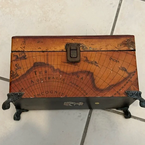 Antique chest - Picture 8 of 15